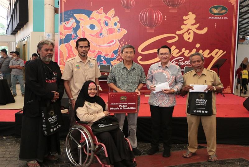 Bantuan Batang Bambu untuk Perayaan Keagamaan